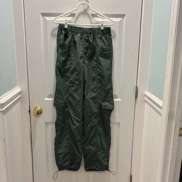 WILO the Label Women’s Nylon Cargo Parachute Pants in Sage Green Size Small - Picture 2 of 9